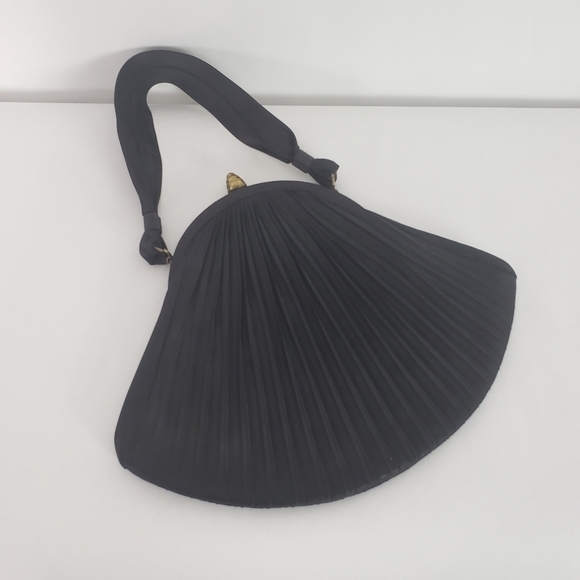 Vintage H1 USA black pleated fan shape bag - Picture 1 of 6